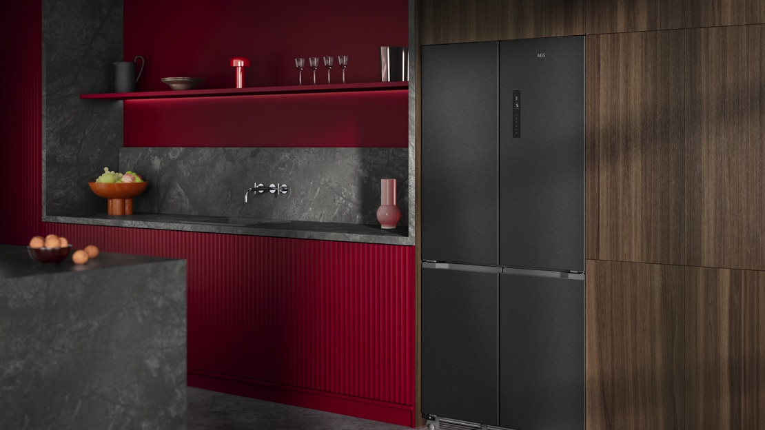  AEG fridge seamlessly integrated in the kitchen