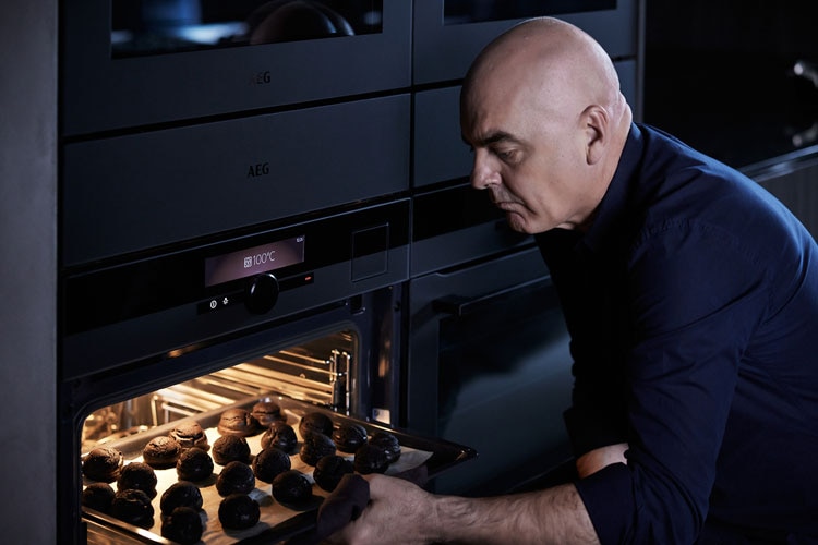 Mark Best baking in an innovative AEG oven